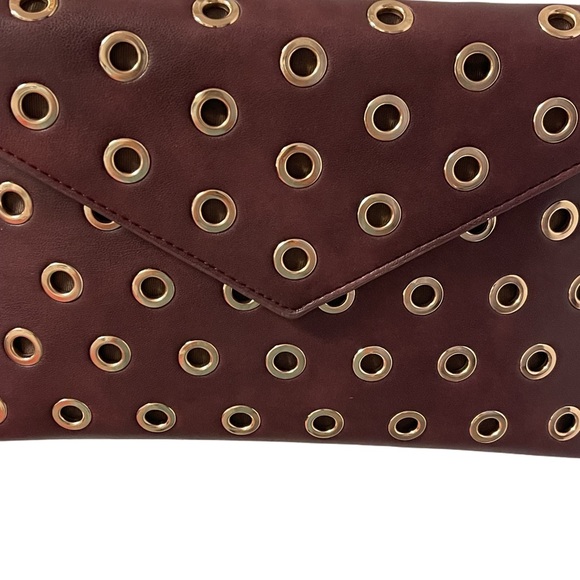 Ophelia Roe Burgundy Grommet Clutch/Crossbody Sz 10”W x 6.5”T NWT - Picture 4 of 8